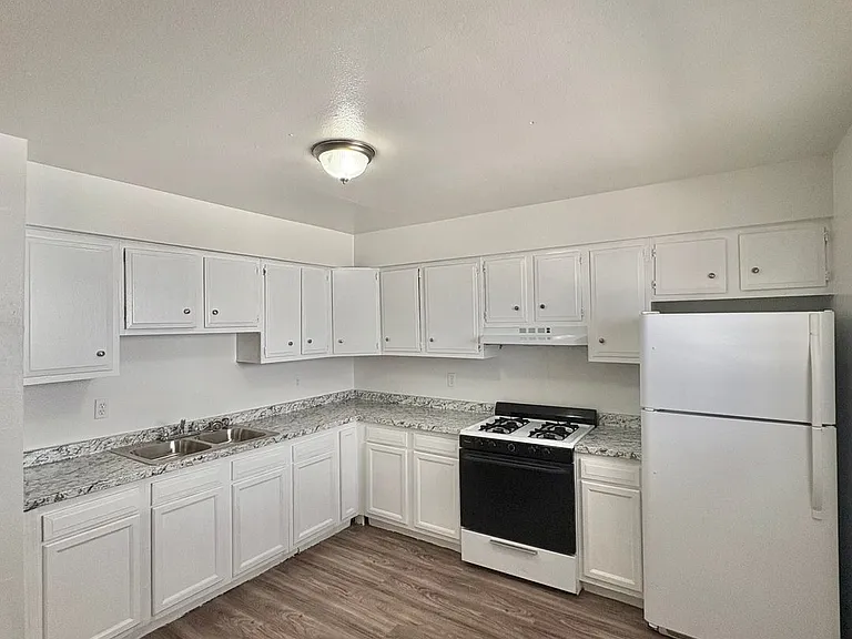 Chama Court Apartments — Photo 12