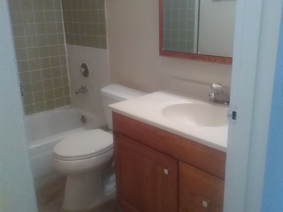 3rd image of 840 Westmoreland Dr APT 16
