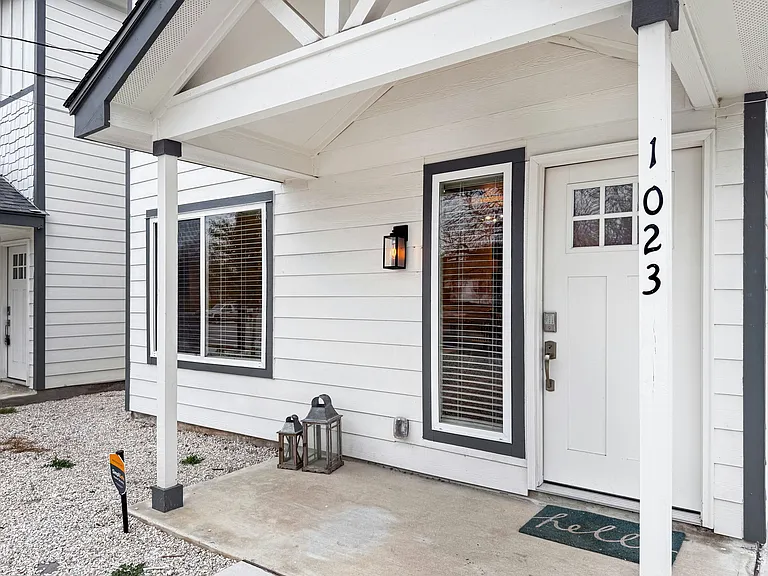 1023 S Gevers St — Photo 12