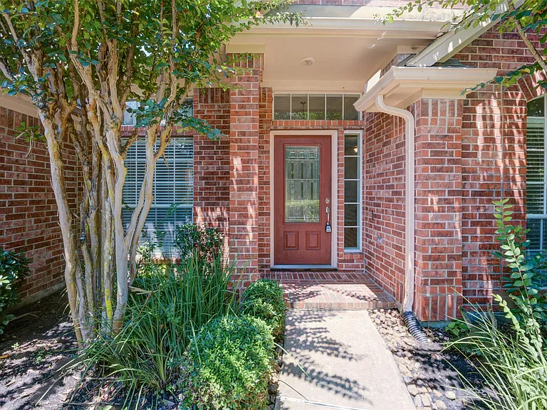 9026 Robinhoods Well Dr — Photo 2