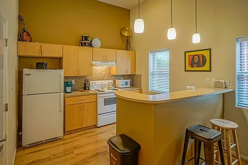 115ct - Bricklight Courtyard Apartments Photo 1