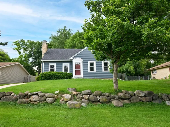 10518 W Spring Green ROAD, Greenfield, WI 53228