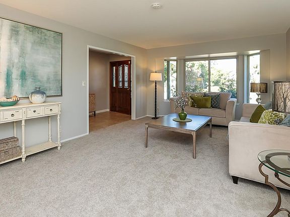 4th image of 734 Sequoia Dr