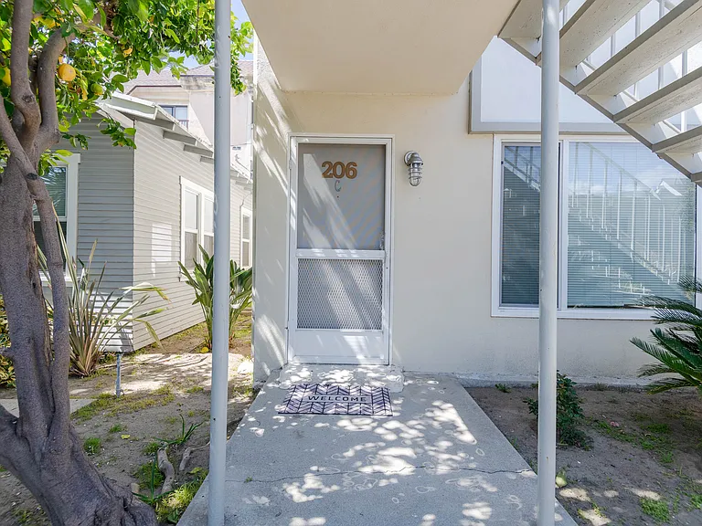 206 W Maple St #C — Photo 11