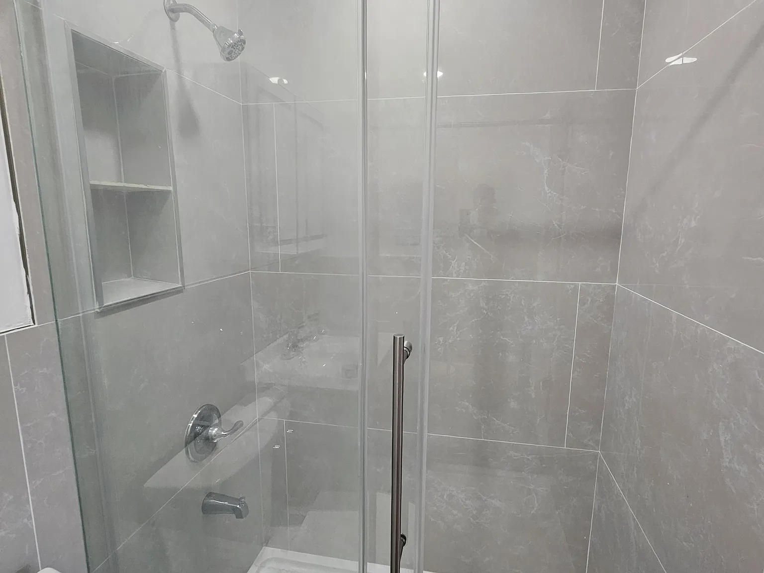 3 bed, 1050 sqft, $3,400 — Photo 4