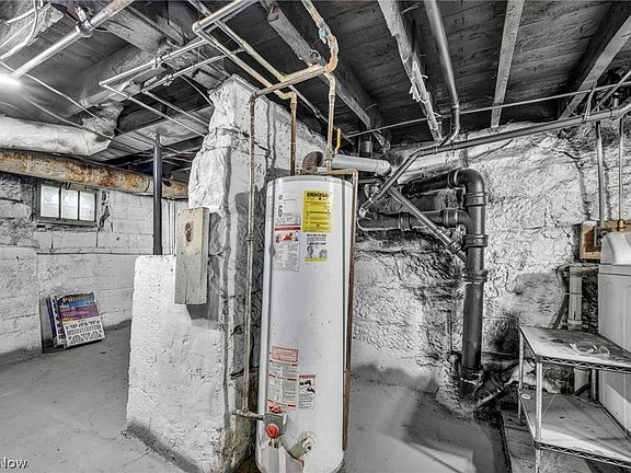 42nd image of 262 E Walnut St
