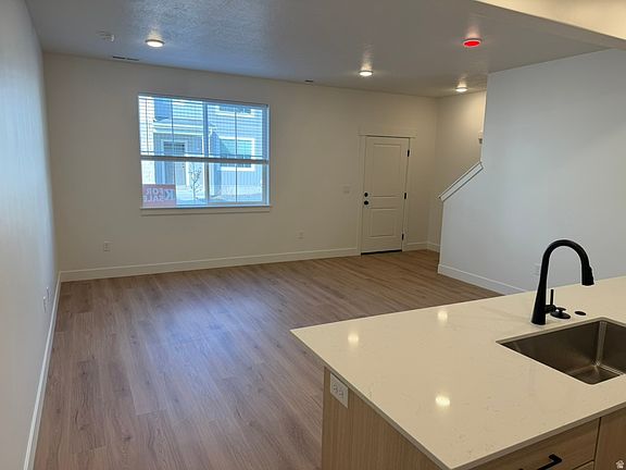 5th image of 671 N 280 W