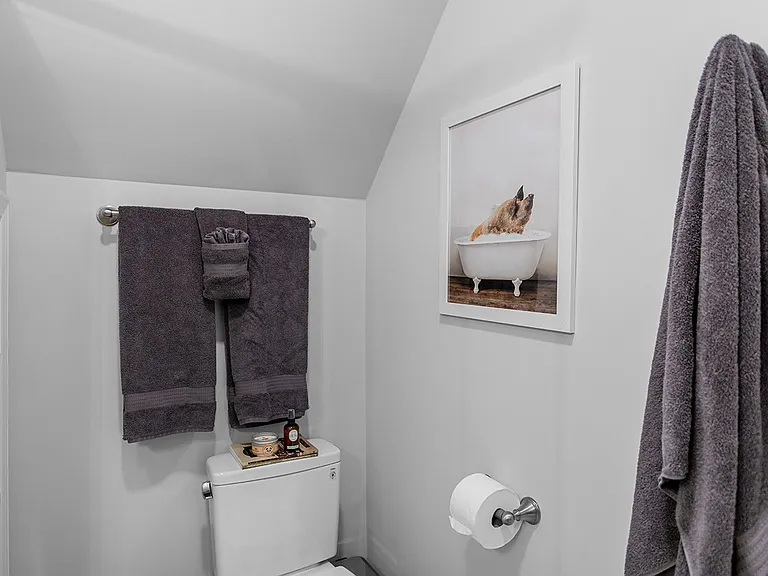 109 Grosvenor Dr — Photo 18