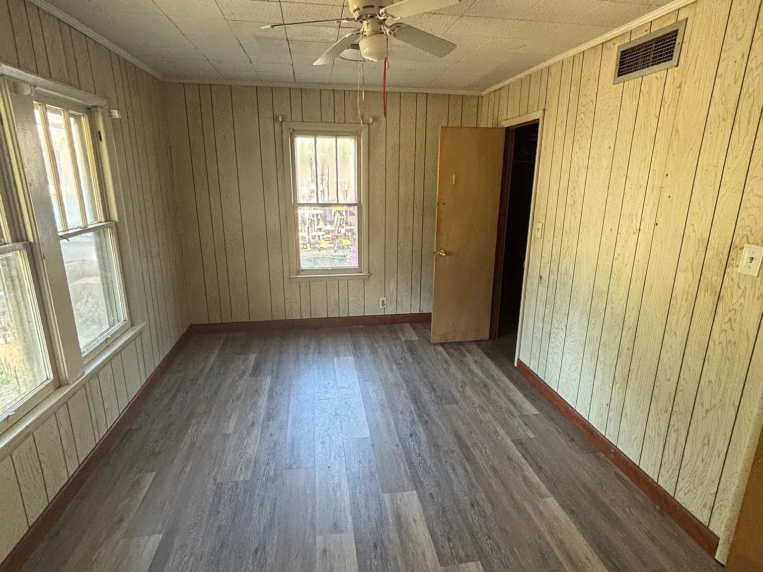 3 bed, 1250 sqft, $1,100 — Photo 4