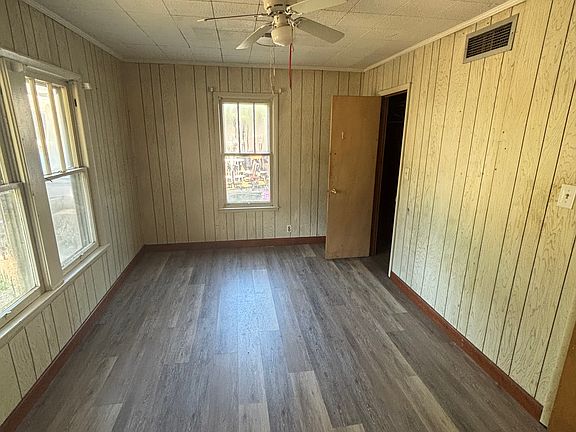 4th image of 116 Royal Ave