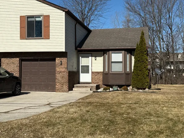 27117 Campau Ln, Harrison Township, MI 48045