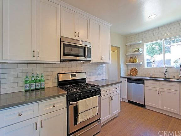 5th image of 10524 S Manhattan Pl