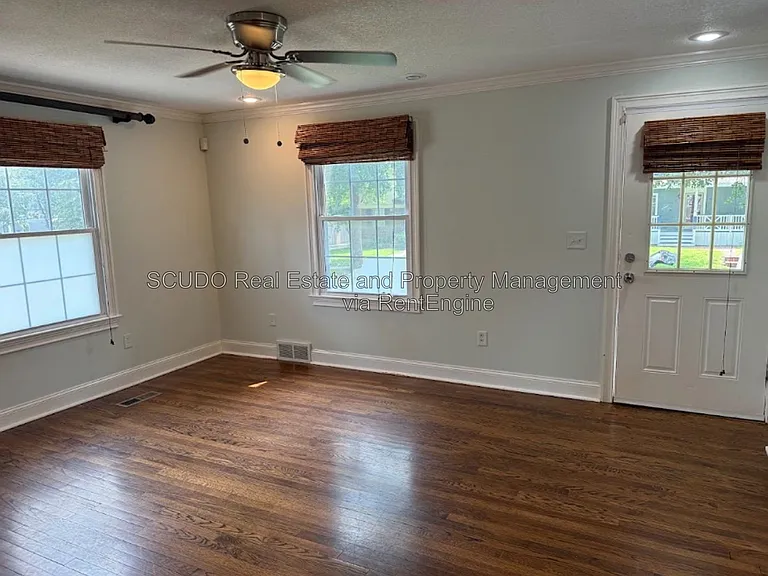 418 E 63rd Ter — Photo 10