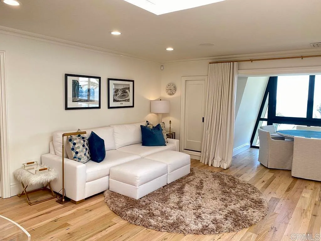 1 bed, 900 sqft, $8,000 — Photo 4