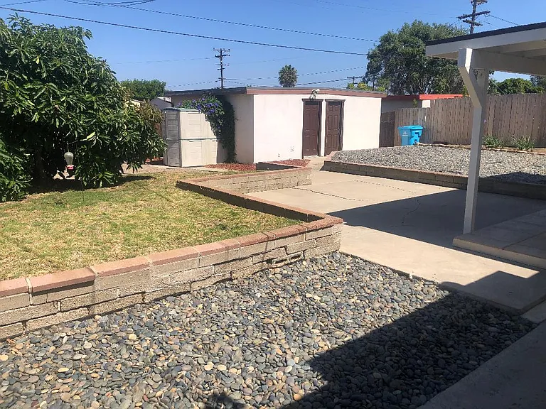4555 Clairemont Dr — Photo 17