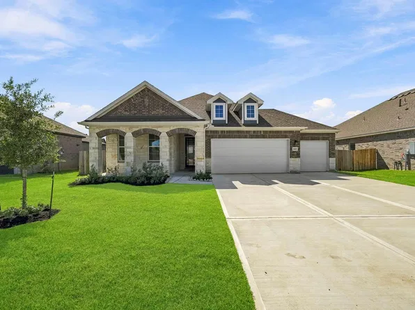 1597 Elm Ct, Angleton, TX 77515