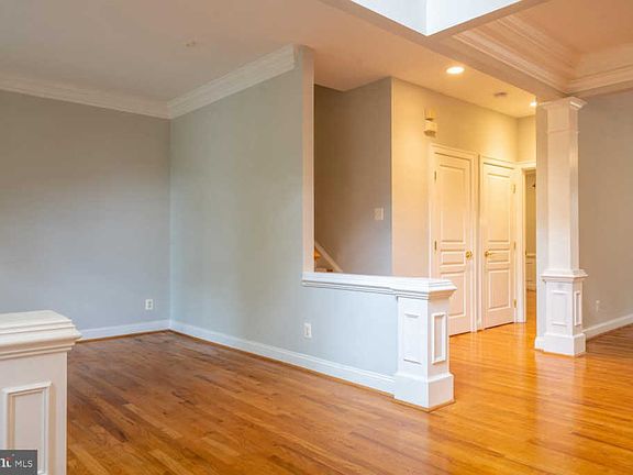 4th image of 5257 Winter View Dr