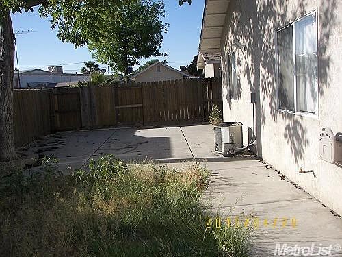 5th image of 1439 N East St