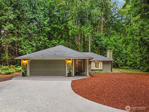 3rd image of 9067 Hidden Cove Road NE