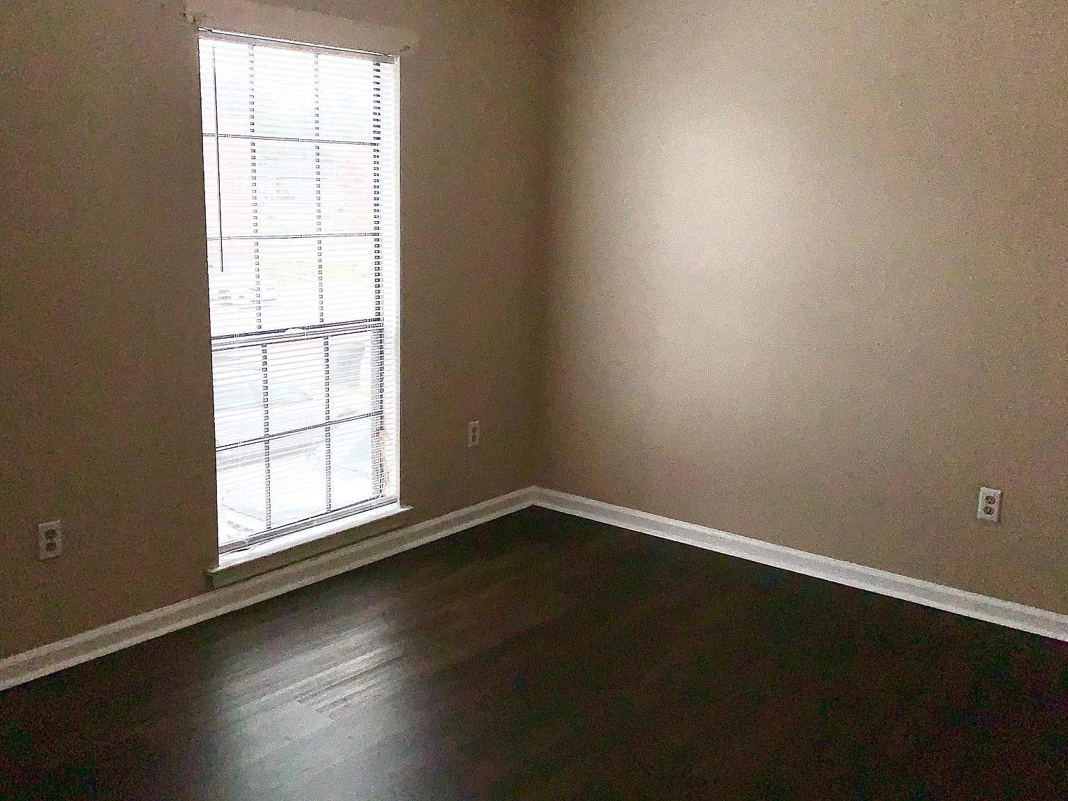2 bed, 1.5 bath, 1098 sqft, $975 — Photo 3