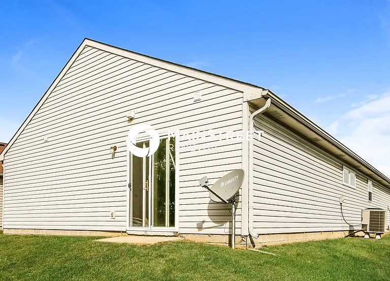 625 Locust Grove Ln — Photo 14