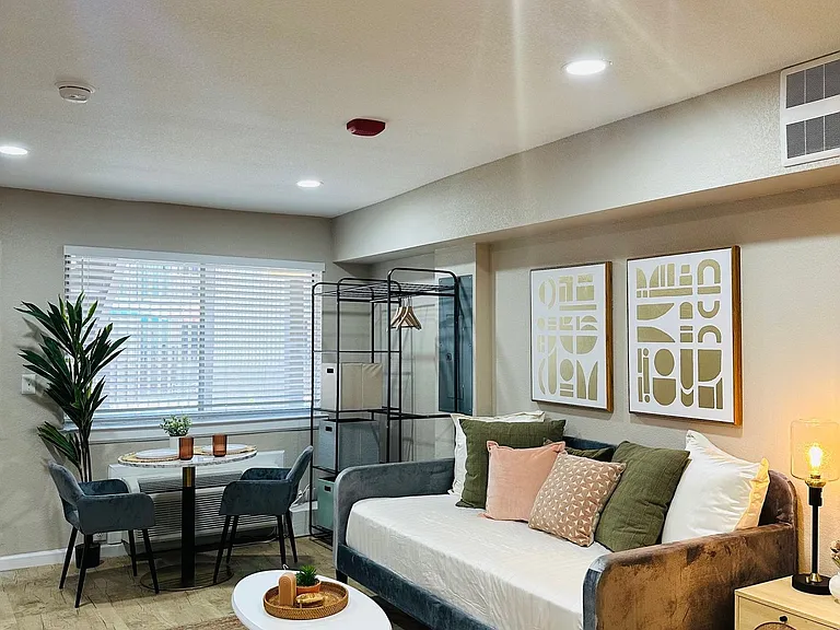 Alma Apartments — Photo 2