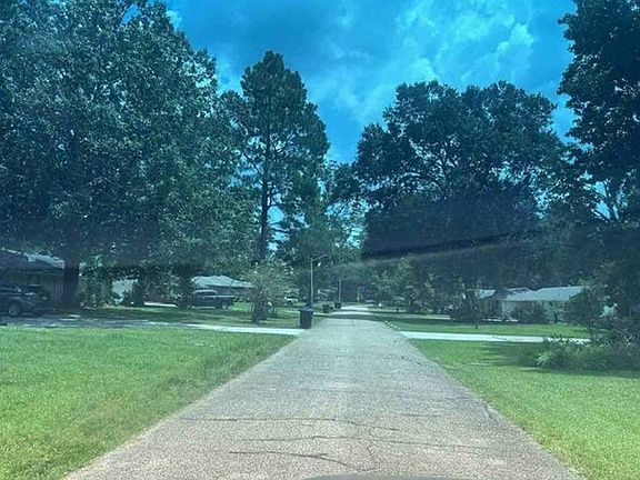 Exterior Neighborhood (street photo)