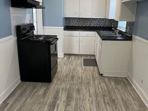 3rd image of 21 Concord Dr
