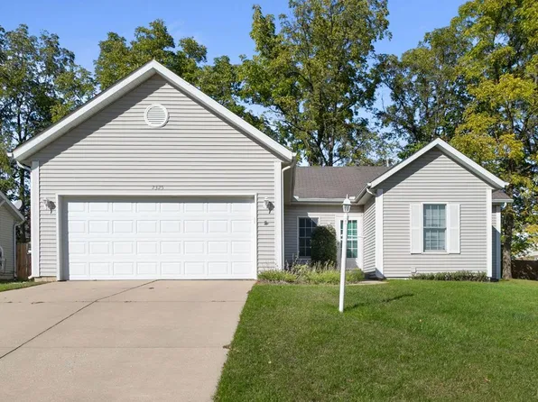 2325 Oakbrook Dr, South Bend, IN 46628