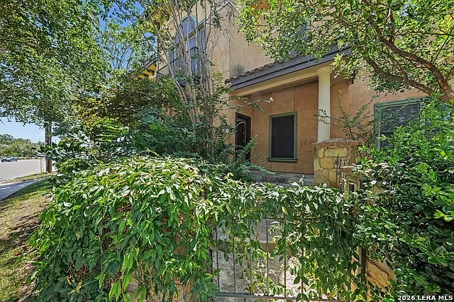 3 bed, 2.5 bath, 2022 sqft, $3,500 — Photo 2