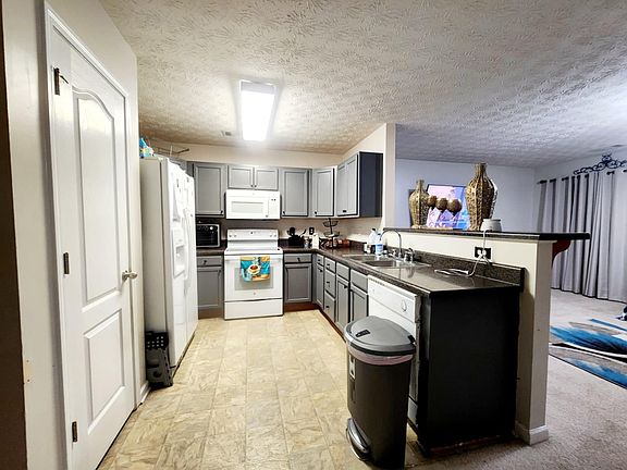 4th image of 755 Magnolia Gardens Walk