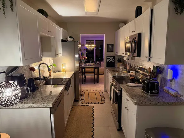 250 Jacaranda Dr APT 810, Fort Lauderdale, FL 33324