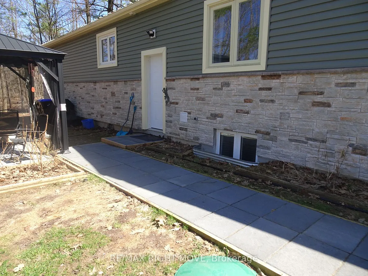 Building Photo - 32 Mills Cir