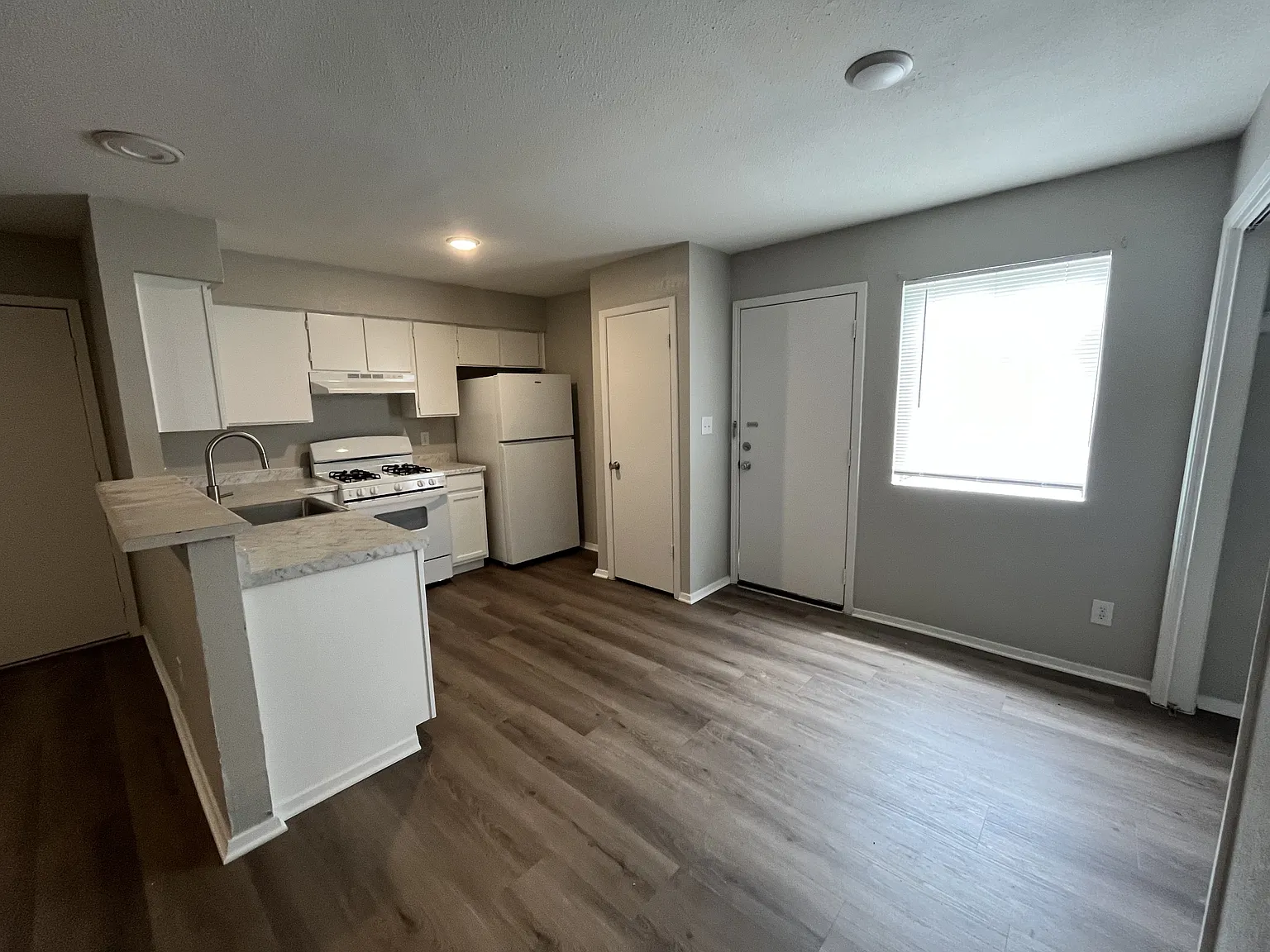 803 Bracewood Cir — Photo 2