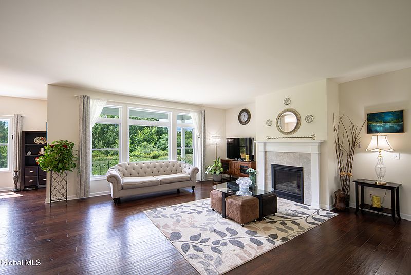 5th image of 41 Somerset Drive