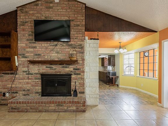 4th image of 4604 Redbud Ave