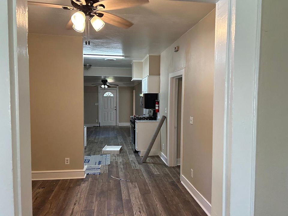 1st image of 817 SE 18th St