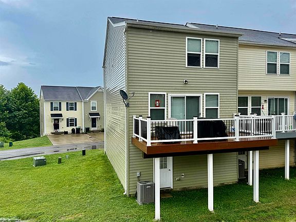 2nd image of 102 Kingsbury Ct