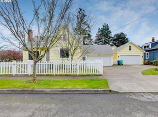 8358 NE Holladay St, Portland, OR 97220