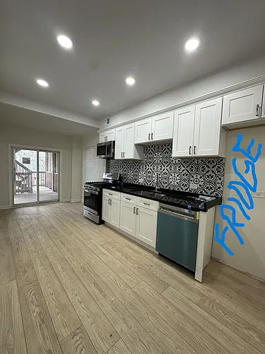 1507 W Nelson St #2 Photo 1