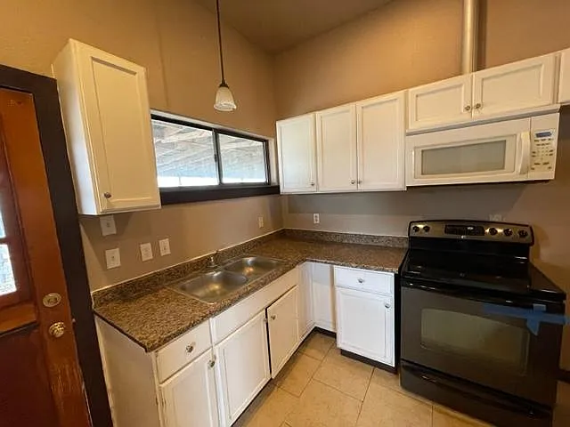 2 bed, 1.5 bath, 700 sqft, $1,350 — Photo 2