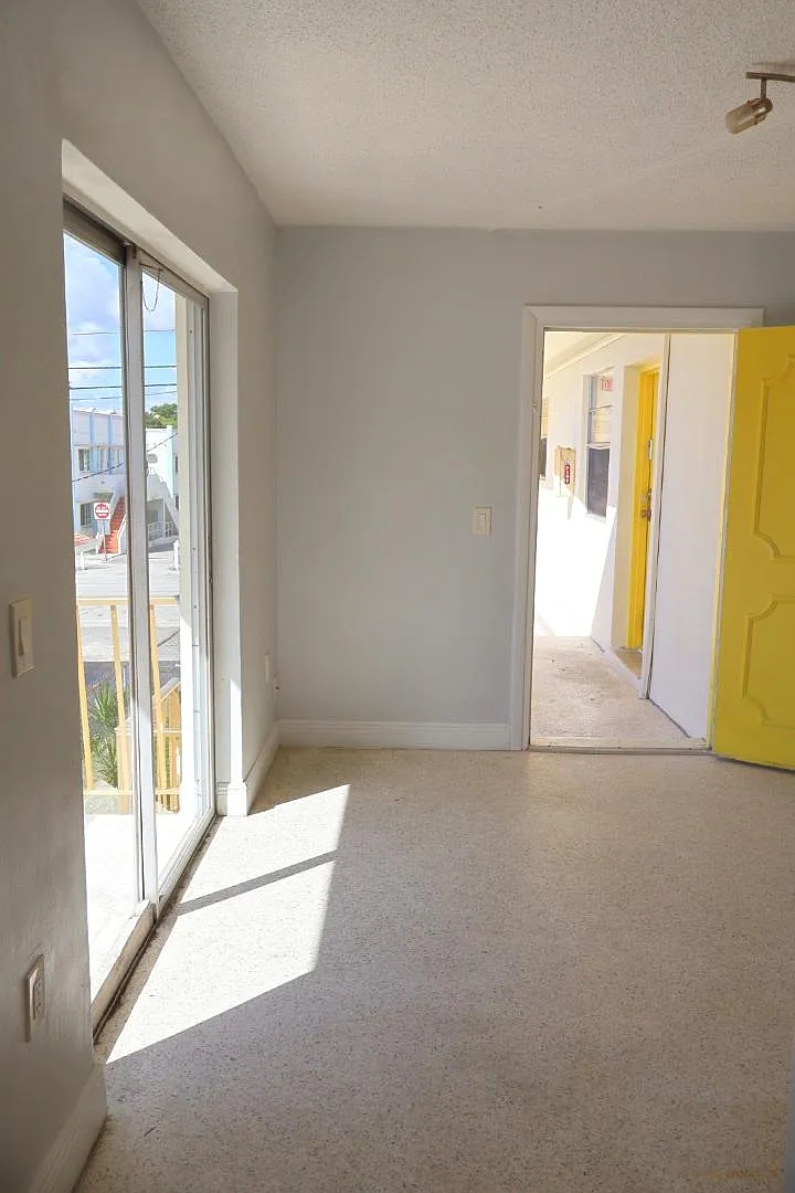 528 SW 6 Street - 6 — Photo 1