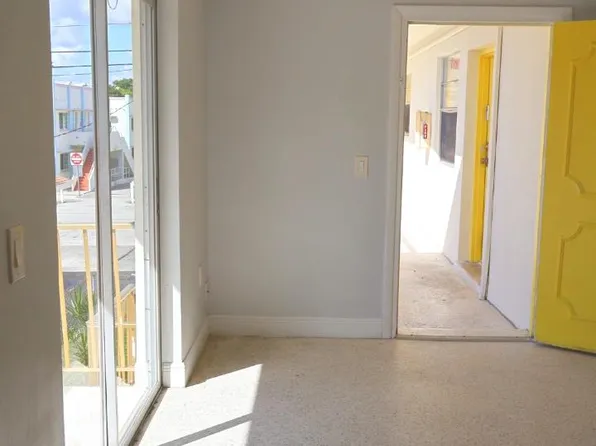 528 SW 6th St, Miami, FL