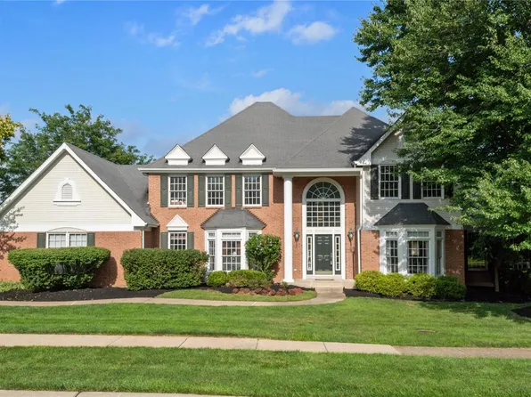 1571 Highland Valley Cir, Chesterfield, MO 63005