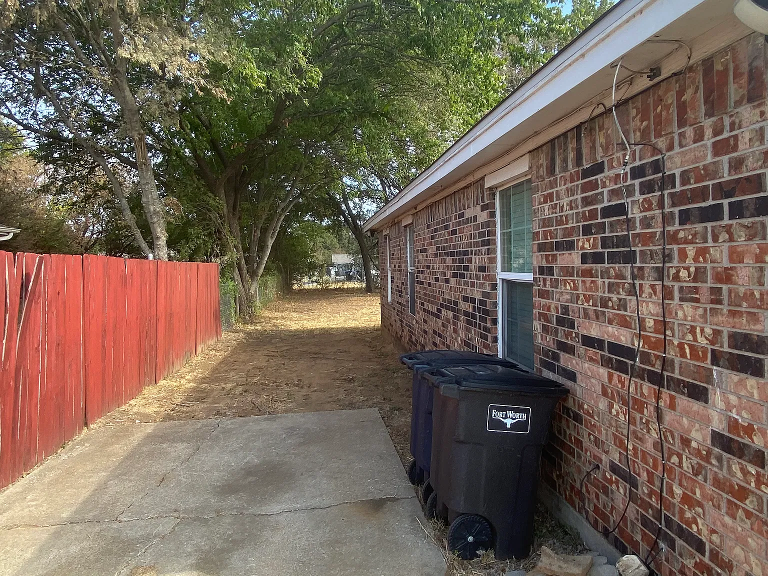 3 bed, 900 sqft, $1,350 — Photo 3