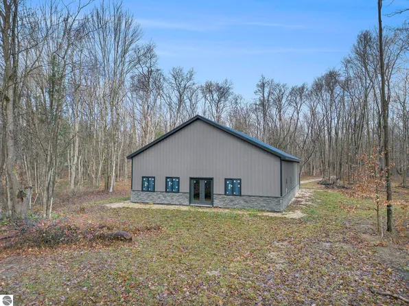 7068 Covert Rd NE, Mancelona, MI 49659