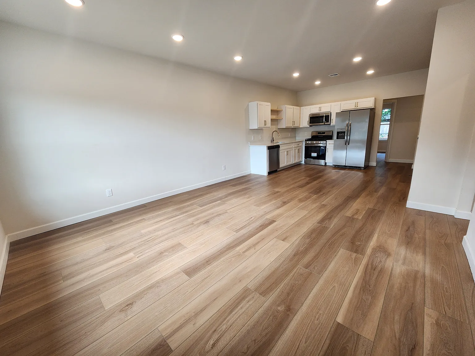 104 S Walnut St — Photo 3