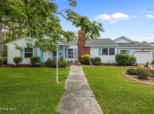 208 Fairview Dr, Beaufort, NC 28516