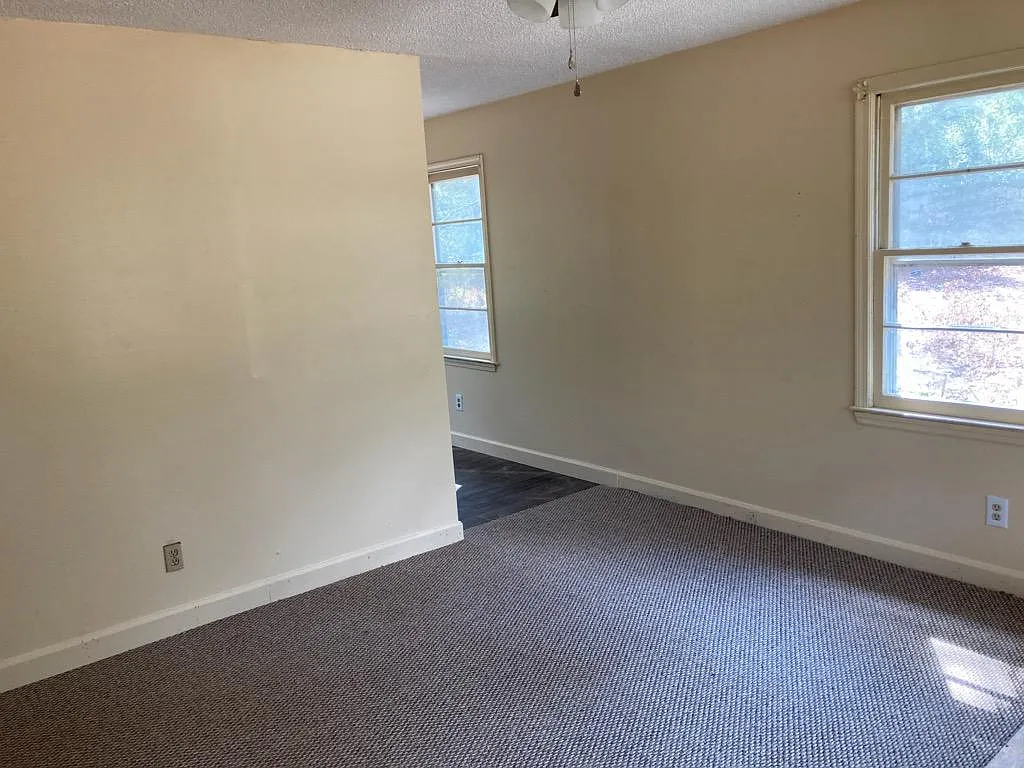 3 bed, 1020 sqft, $900 — Photo 2