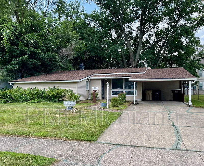3 bed, 1.0 bath, 1520 sqft, $1,850 — Photo 2